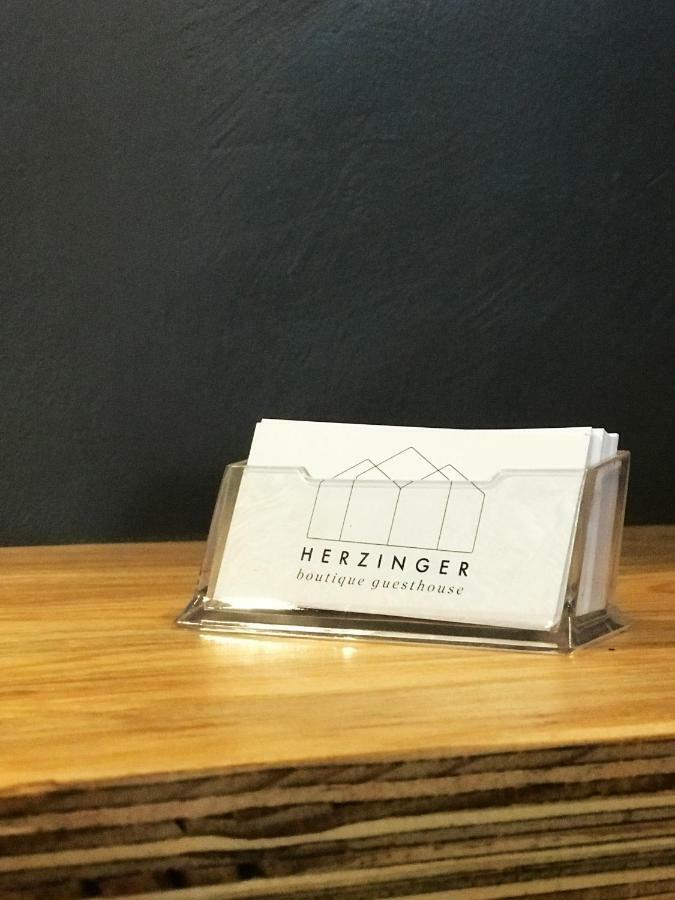 Herzinger Boutique Guesthouse Klein Windhoek Esterno foto